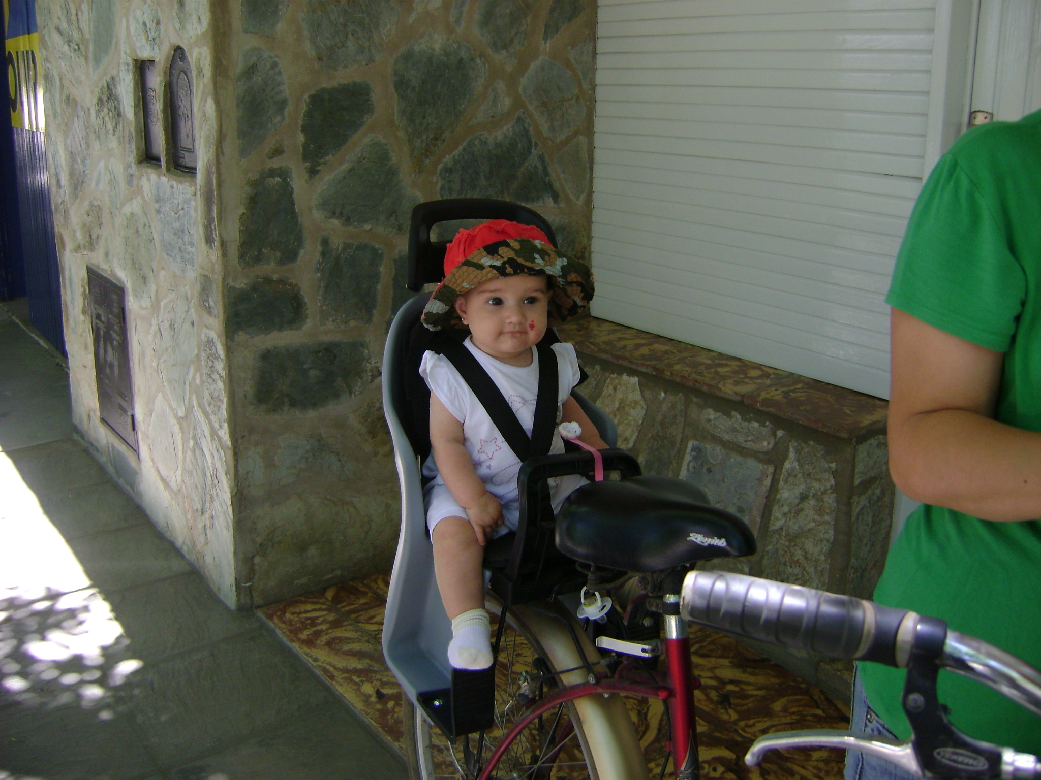 fotos/2010-12-08 - Iara bici y pileta/DSC03020.JPG